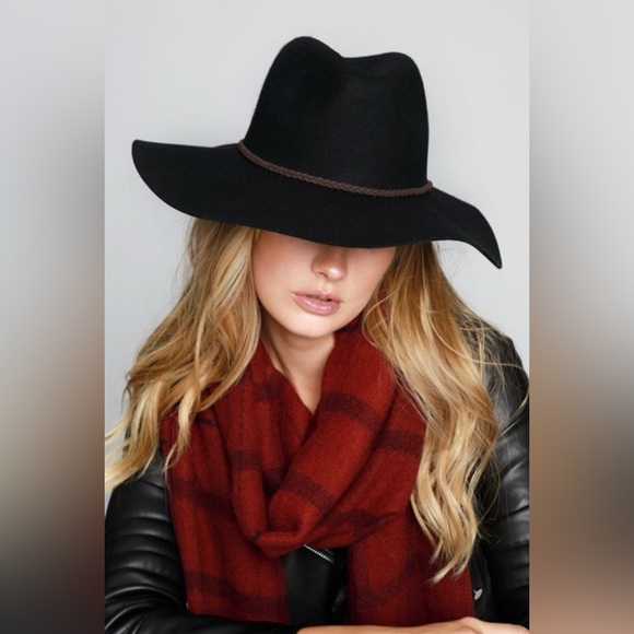 Black hat - Picture 1 of 1